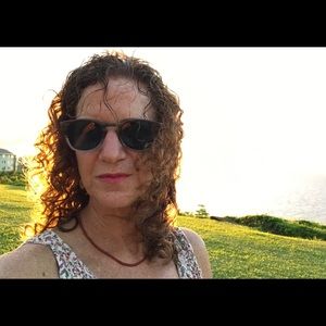 Meet your Posher, Abbe